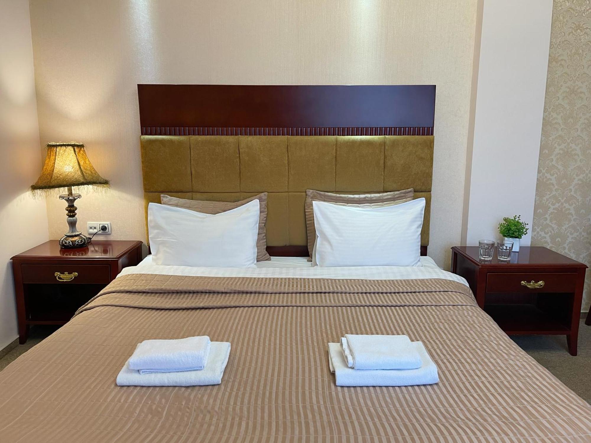 Київські Ночі Hotel Kültér fotó