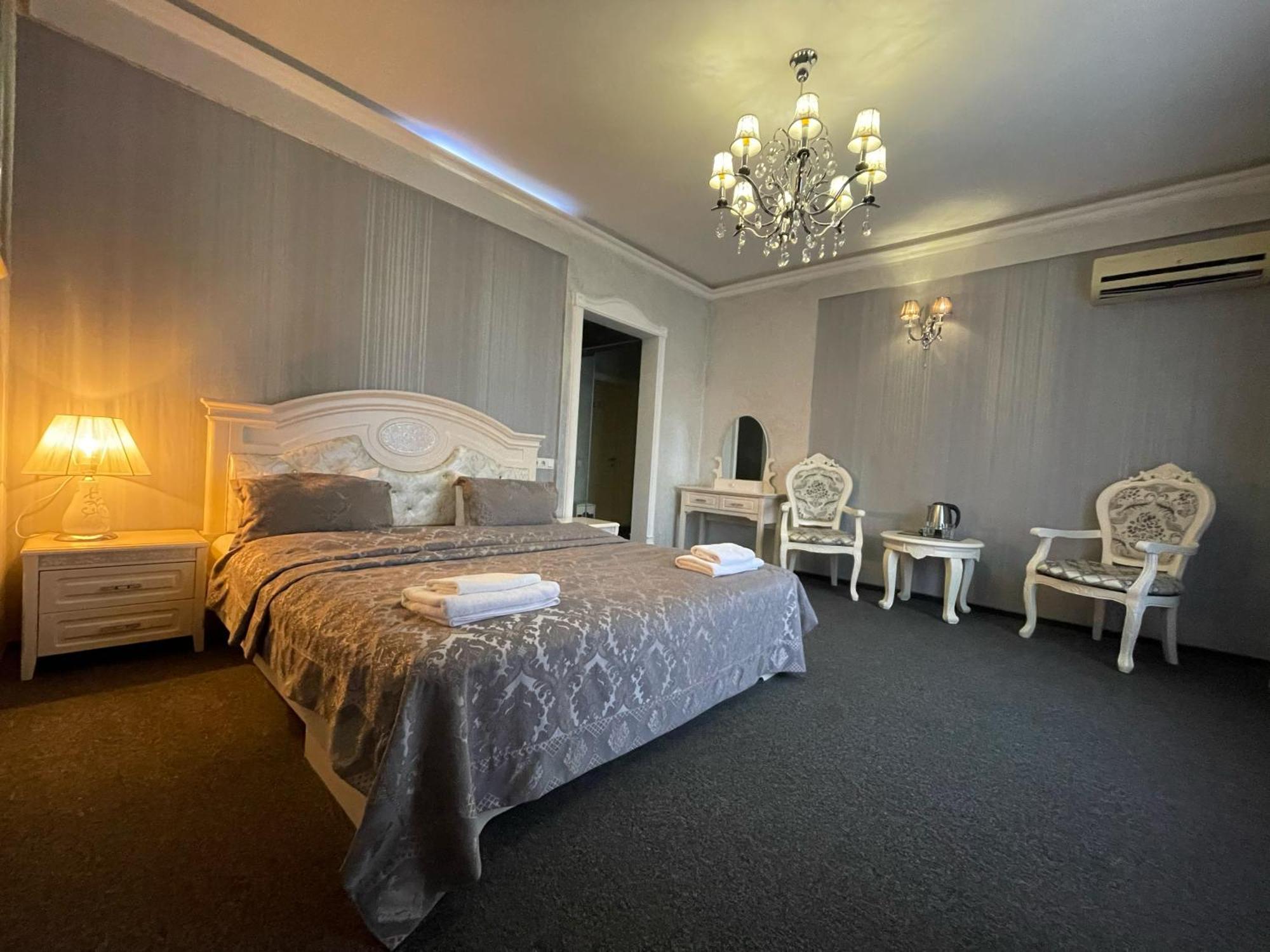 Київські Ночі Hotel Kültér fotó